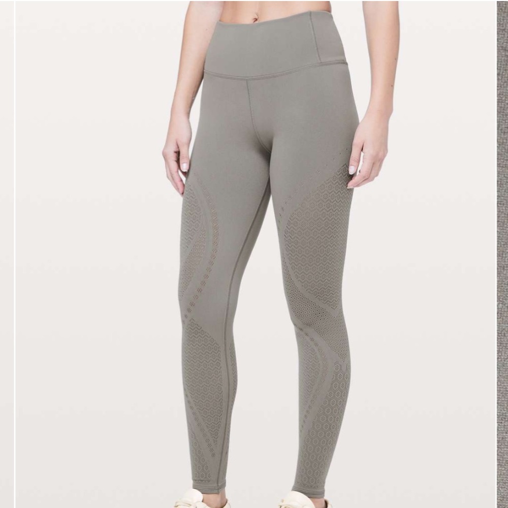 Lululemon Reveal Tight *Mindful Motion Carbon Dust Size 4 - Picture 2 of 16